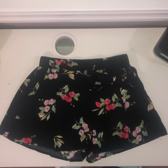 Revamped flowy high waisted shorts - Picture 2 of 4